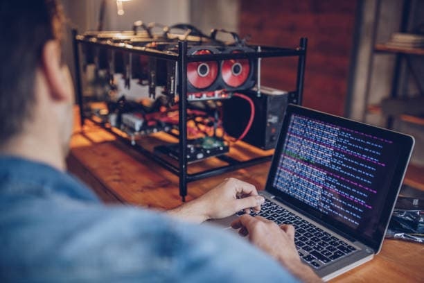 The Pros and Cons of Bitcoin Investment